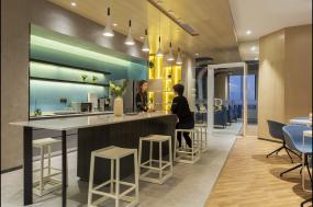 高端办公室橡木地板装修效果图