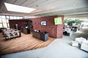 办公室多层复合木地板精装修设计图片