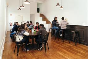 2018年办公室多层复合木地板装修效果图