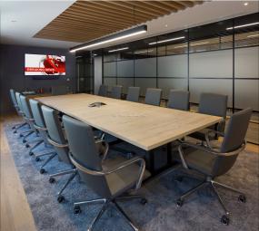 专业办公室多层复合木地板装修设计图片