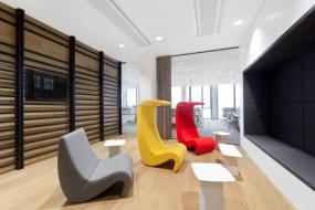 办公室多层复合木地板装修设计图片