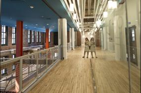 最新办公室多层复合木地板设计装修图片