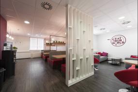 办公室多层复合木地板装修实景图片