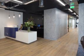 办公室多层复合木地板装饰效果图