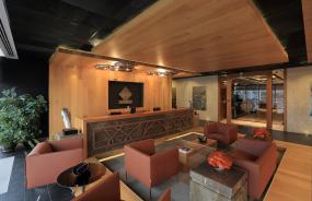 办公室木地板颜色装修图片