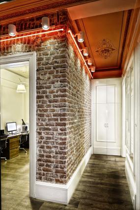 办公室木地板颜色装修实景图片