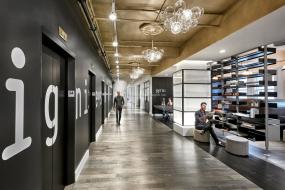 最新办公室桦木地板装饰效果图