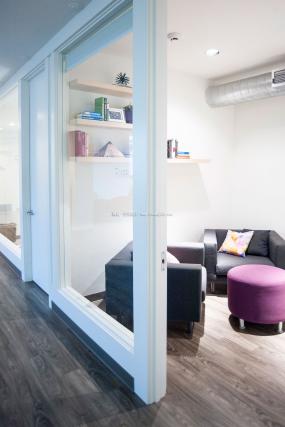 办公室生态木地板装饰设计效果图