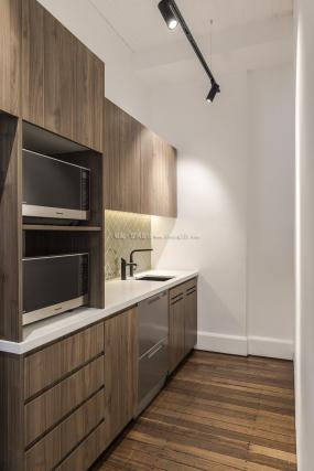 最新办公室进口木地板装修设计效果图