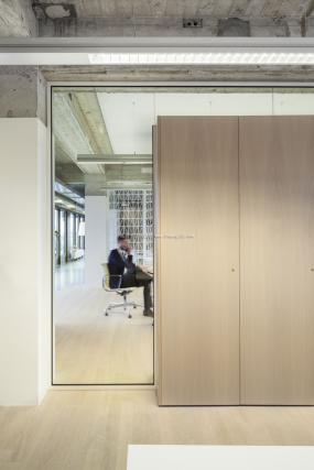 办公室进口木地板装饰设计效果图片