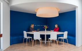 专业办公室仿实木地板装修设计图片