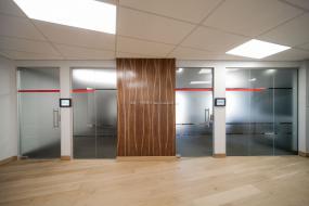 高端办公室实木地板材质装修效果图