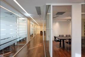 办公室环保强化木地板装修效果图