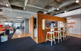 办公室三层复合实木地板装修图片