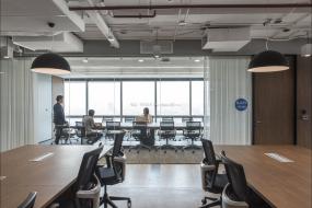 办公室杉木地板装潢图片