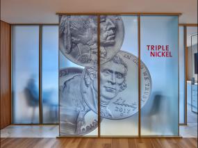 最新办公室上海木地板装饰设计图