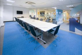 高端会议室大屏装修图片