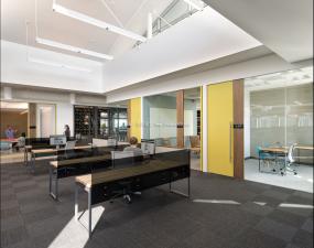 最新上海办公室设计装饰实景图