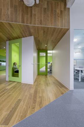 最新电商办公室装饰实景图