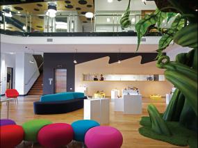 最新特色办公室装饰效果图片