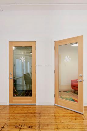 最新特色办公室装饰实景图