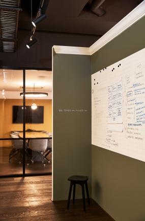 最新超大办公室装饰实景图