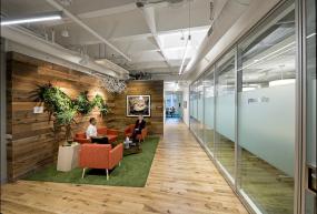 挑高办公室装饰图片