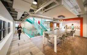 最新挑高办公室效果图