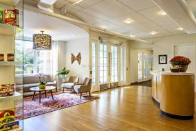 挑高办公室装修效果图片