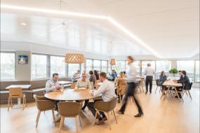 挑高办公室装修实景图图片