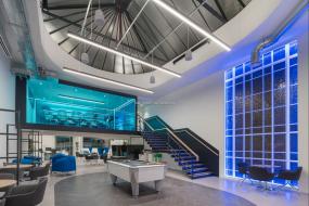 最新挑高办公室装修图片