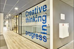 挑高办公室装饰装修图片