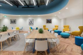 高档挑高办公室装修图片