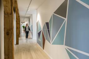 办公室家具装修实物图片