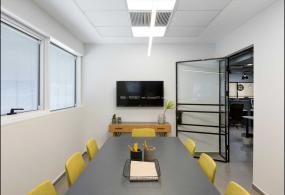 办公室格栅吊顶装饰图