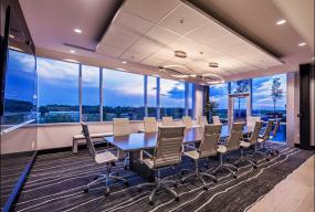 最新办公室格栅吊顶装修图片