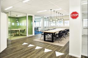 最新办公室pvc吊顶装修图片