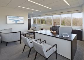 高端老总办公室石膏板吊顶装修效果图