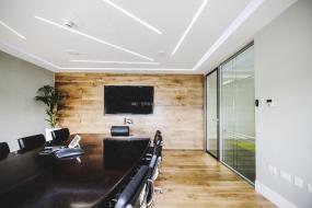 最新办公室石膏板吊顶装饰实景图