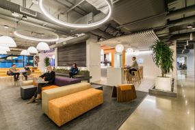 高档裸顶办公室装修图片