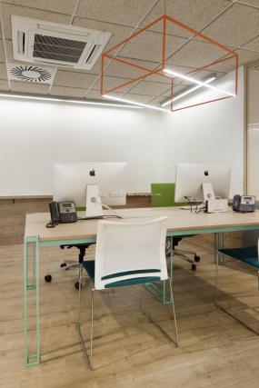 高档矿棉板吊顶办公室装修效果图