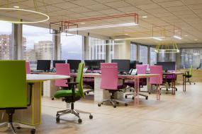 最新矿棉板吊顶办公室装修图片