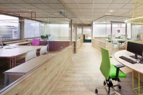 高档矿棉板吊顶办公室装修图片