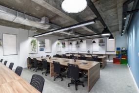 监理公司办公室装修实物图片