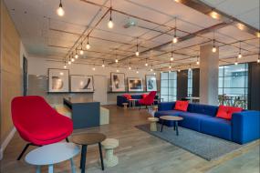 最新创业公司办公室装饰实景图