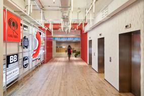 高档国外IT公司办公室装修图片