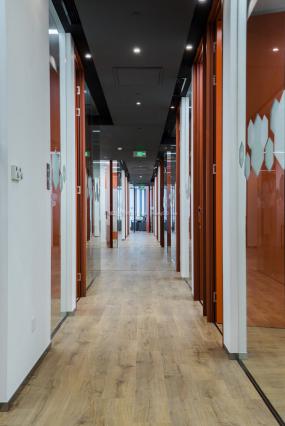 最新劳务公司办公室效果图