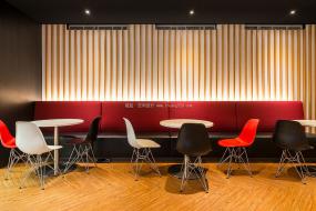 最新中介公司办公室装饰效果图片