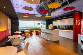 中介公司办公室装饰图