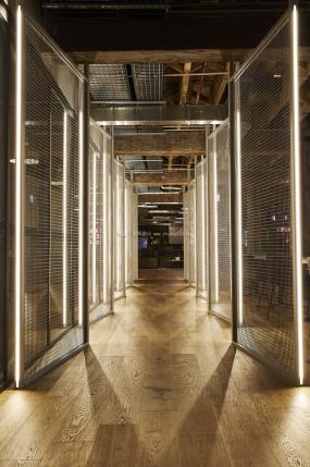 最新网络科技公司办公室装饰效果图片